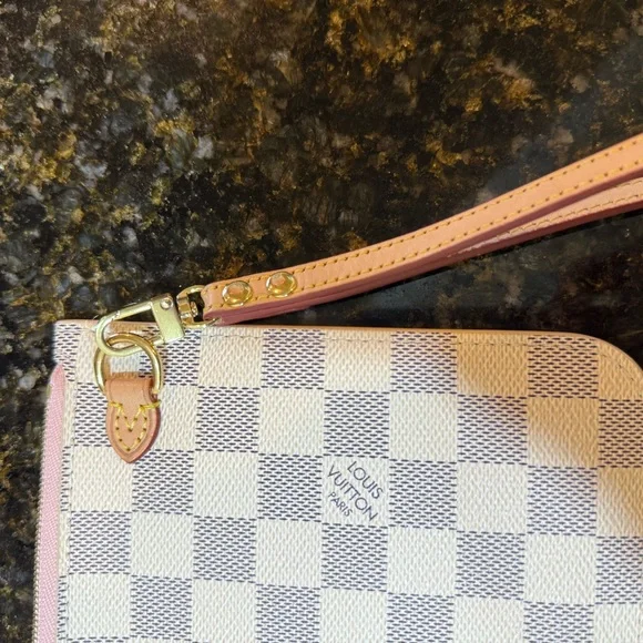 Louis Vuitton White and Gray Checkered Wristlet - Picture 4 of 8